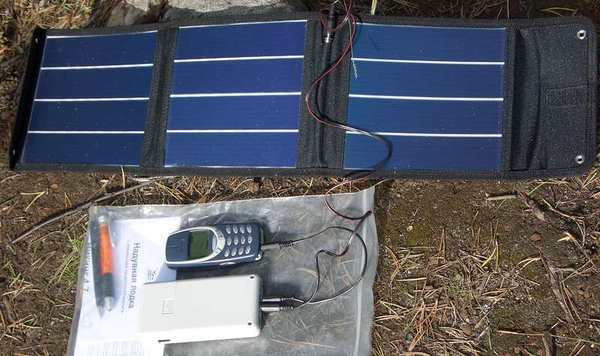 Зарядка сотового телефона от Вампирчика и гибкой солнечной батареи
