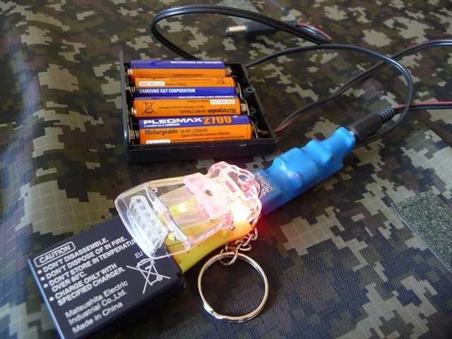 Зарядка литиевого аккумулятора через лягушку от 4х АА пальчиков