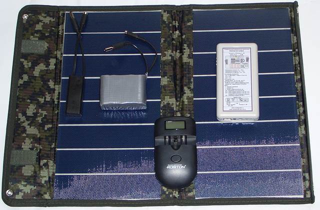 Гибкая солнечная батарея, преобразователь Вампирчик-Цифра, сборка аккумуляторов АА 12В, импульсный стабилизатор напряжения